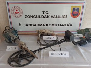 Evinin Altına 3 Metrelik Kuyu Açıp Kaçak Kazı Yaptı
