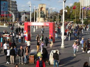 Beyoğlu’nda Gece Yakalanan Dilenciler Sabah Dilenmeye Devam Etti