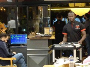 Diyarbakır’da Paça Servisi Burkina Fasolu ‘Bünyamin’in Elinden