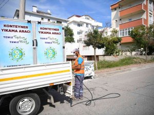 Çöp Konteynerleri Yerinde Dezenfekte Ediliyor