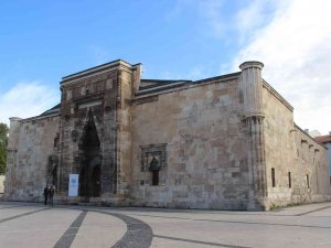 8 Asırlık Medresede Yeniden Dersbaşı Yaptılar