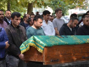 Aracın Altında Kalan 4 Yaşındaki Umut, Dualarla Son Yolculuğuna Uğurlandı