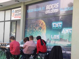 Bu Sistem Öğrenciyi Derse Değil, Dersi Öğrenciye Götürüyor