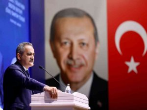 Bakan Özer: “Öğretmenleri Kimse Siyasi Malzeme Yapmasın”