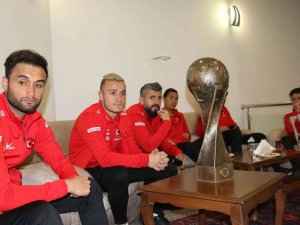 Dünya Şampiyonlarından Gazilere Moral Ziyareti