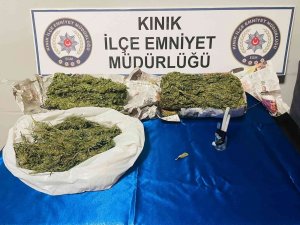 İ̇zmir Polisi Uygulama Sırasında Uyuşturucuyu Buldu