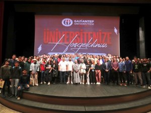 Başkan Tahmazoğlu Kitap Fuarında Üniversite Öğrencileri İle Buluştu