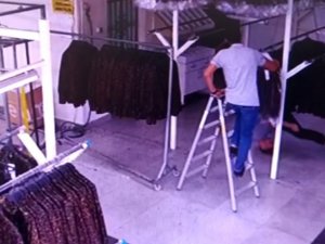 Boynunun Üstüne Düşen Genç Hayatını Kaybetti