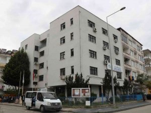 Sgk İ̇lkadım Binası Çatlaklar Nedeniyle Tahliye Edildi