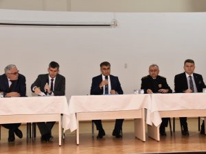 Vali Muhtarların Sorunlarını Dinledi