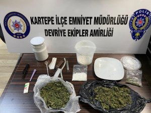 Durdurulan Araçtan 65 Gram Esrar İle 907 Gram Metamfetamin Çıktı