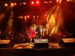 Tuğçe Kandemir, Alanı Dolduranlara Unutulmaz Bir Gece Yaşattı