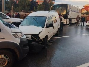 2 Kişinin Yaralandığı Trafik Kazasının Ardından Trafik Kilitlendi