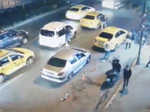 Taksim’de Ticari Taksiye Nefes Kesen Operasyon Kamerada: 2 Kilogram Uyuşturucu Yakalandı