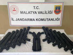 Şüpheli Araçta 14 Pompalı Tüfek Bulundu
