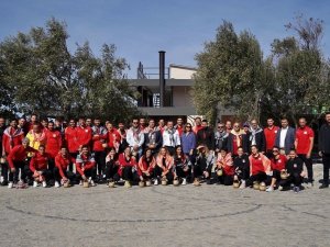 Futbolcular Zeytin Hasadına Katıldı