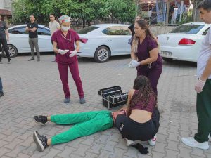 Kız Öğrencilerin Kavgasına Baba Da Dahil Oldu: 3 Yaralı