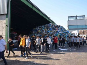 Öğrenciler Geri Dönüşüm Tesisini Gezdi