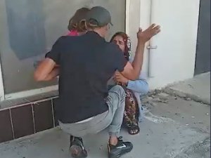 Dilendirdiği Karısından Parayı Alamayınca Çocuğunun Önünde Tekme Tokat Dövdü