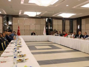 Bakan Ersoy Diyarbakır’da Turizm Sektör Temsilcileriyle Bir Araya Geldi