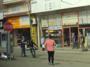 Bir Tarafta Yangın, Bir Tarafta Kavga