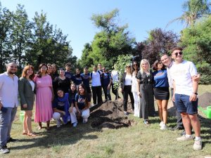 Rektör Prof. Dr. Özlenen Özkan, Yabancı Öğrencilerle Fidan Dikti