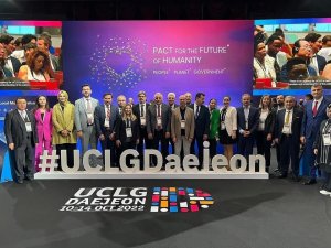 Başkan Zorluoğlu Dünya Yerel Ve Bölgesel Liderler Zirvesine Katıldı