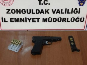 Polis Uygulamada Silah Ve Uyuşturucu Ele Geçirdi