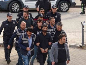 Van’dan Gelip Üvey Kardeşlerini Öldüren 4 Şüpheli Adliyede