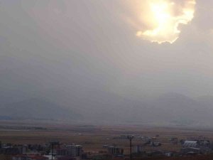 Yüksekova’da Dağlar Toz Bulutunda Kayboldu