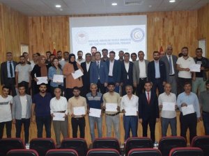 Kozluk’ta Eğitimini Tamamlayan Arı Yetiştiricilerine Sertifika Verildi