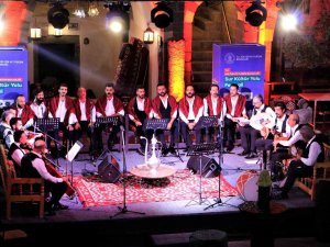 Bakan Ersoy, Diyarbakır‘da Devam Eden Festival Etkinliklerini Gezdi