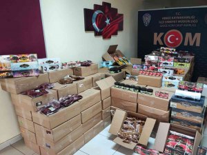 Kocaeli Polisinden Dev Operasyon: Tonlarca Kaçak Nargile Tütünü, Binlerce Makaron Ele Geçirildi