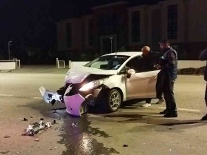 İ̇ki Kişiyi Yaralayıp Kaçtı