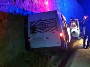 Yüksekova’da Minibüs İstinat Duvarına Çarptı: 1 Ölü