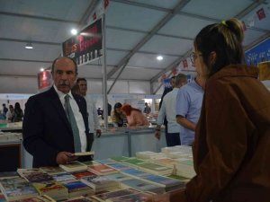 Balcıoğlu: "İ̇letişimin Azaldığı Çağda Gerekli Olan Şey Okumaktır"