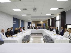 Rektör Sarıbıyık Şampiyon Öğrencilerle Buluştu