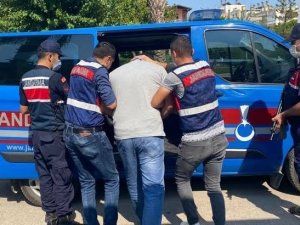 İ̇zmir’de Jasat, 11 Firariyi Yakaladı