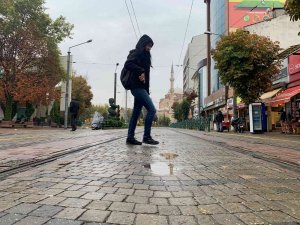 Eskişehirliler Güne Yağmurla Uyandı