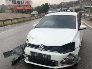 Kontrolden Çıkan Otomobil Bariyerlere Çarptı: 1 Yaralı