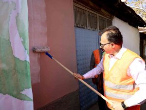 ’Köyümü Seviyorum Sokağımı Boyuyorum’ Projesi Kınık’ta Başladı