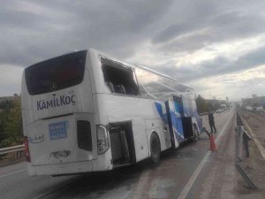 Tırların Ve Otobüsün Karıştığı Kazada Faciadan Dönüldü