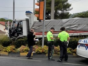 Marmaris’te Freni Patlayan Kamyon Kavşağa Çıktı