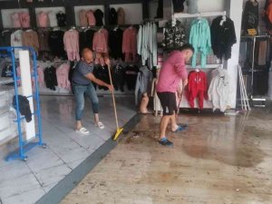 Manavgat’ta Sağanak Yağmur Ve Dolu Etkili Oldu