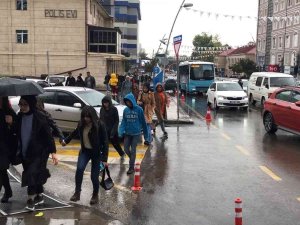 Erzurum’da Sağanak Yağış Etkili Oldu