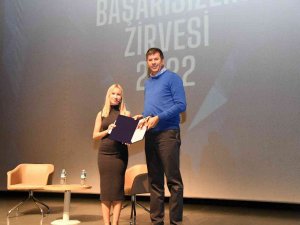 Başkan Odabaşı, ’Başarısızlık Zirvesi’nde Gençlere Seslendi: "En İyiyi Hedefleyin"