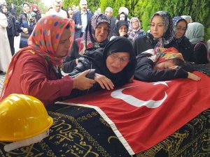 Maden Şehidinin Annesinin Ve Kız Kardeşinin Feryatları Yürekleri Dağladı