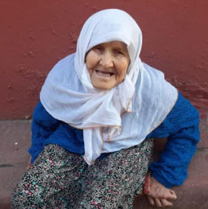 Pencereden Düşen Yaşlı Kadın Hayatını Kaybetti