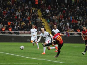 Spor Toto Süper Lig: Kayserispor: 2 - Galatasaray: 0 (İ̇lk Yarı)