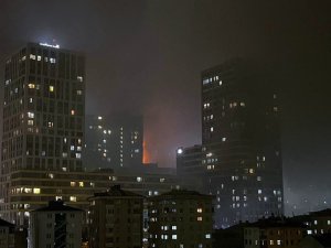 Kadıköy’de Fikirtepe Mahallesi’nde Bulunan Bir Rezidansta Yangın Çıktı. Olay Yerine Çok Sayıda İtfaiye Ekibi Sevk Edildi.